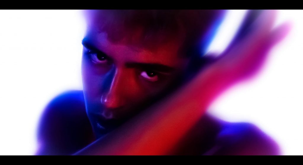 oscar-dalmau-actor-director-autorretrato-artistico-luz-neon-888